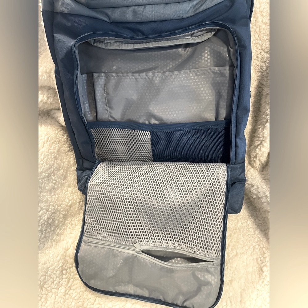Speck MightyPack for digital commuters - tech protection and travel friendly - Picture 4 of 12